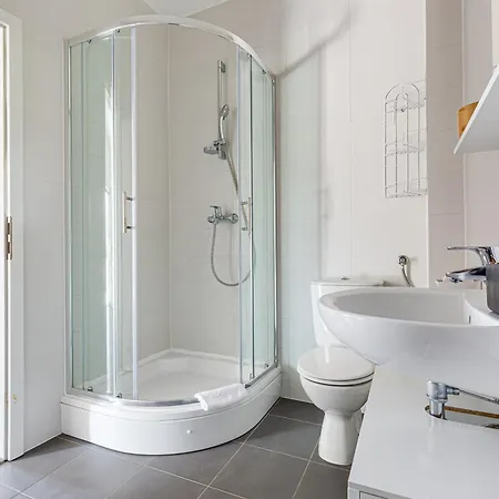 Jonathan Biograd Na Moru