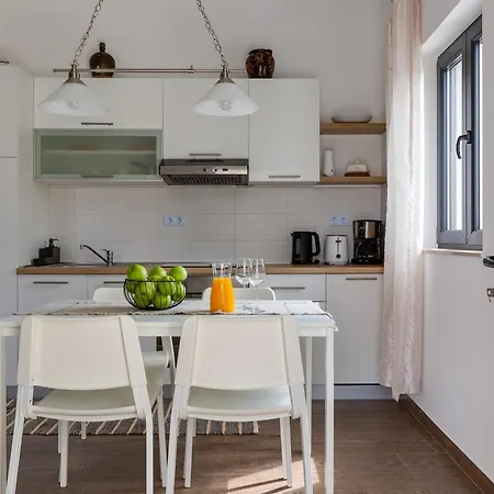 Jonathan Biograd Na Moru