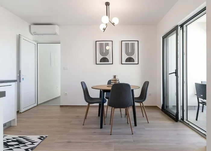 Jonathan Apartman Biograd Na Moru