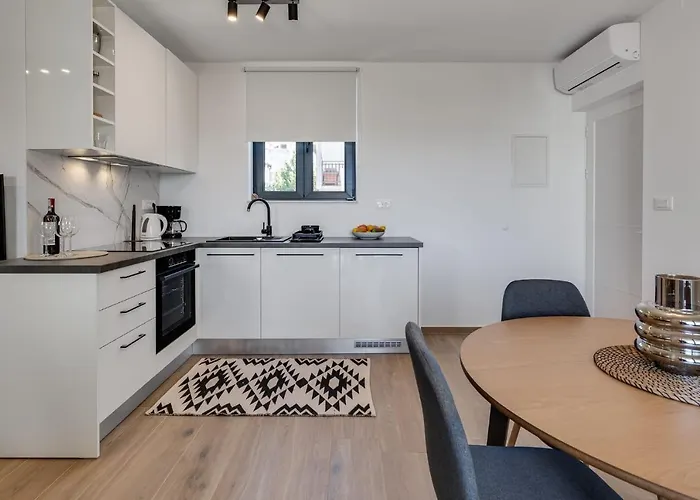 Jonathan Biograd Na Moru