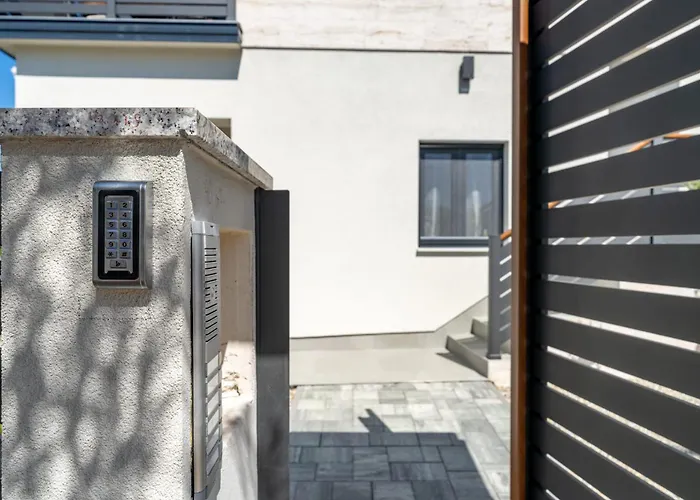 Jonathan Biograd Na Moru