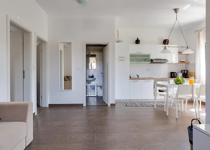 Jonathan Biograd Na Moru