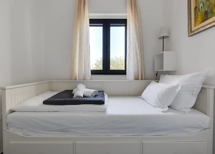 Jonathan Biograd Na Moru