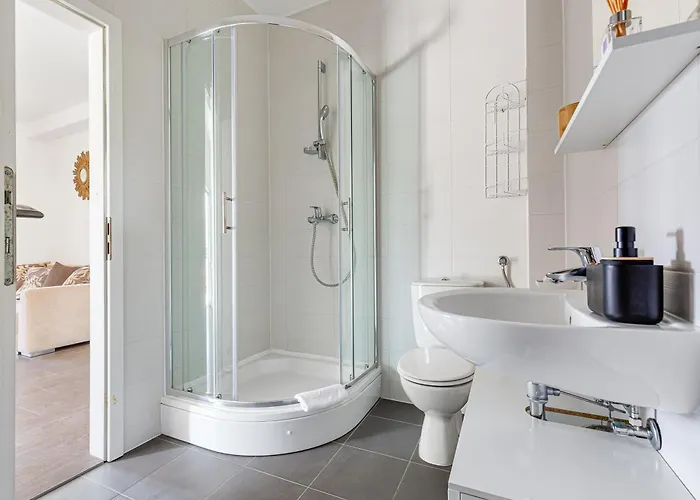 Jonathan Biograd Na Moru