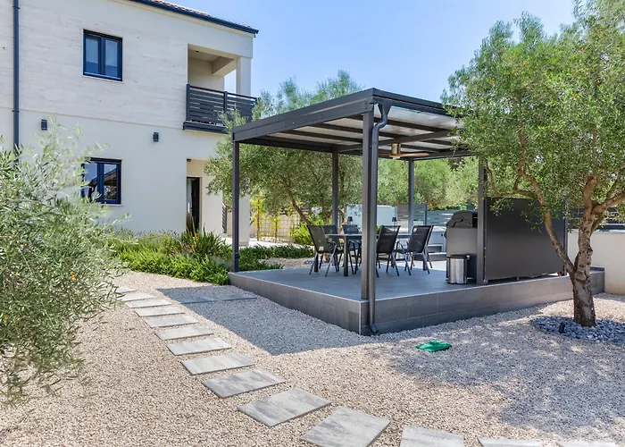 Jonathan Apartman Biograd Na Moru