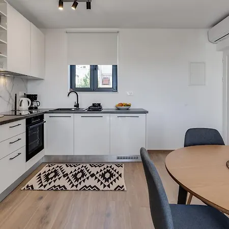 Jonathan Biograd Na Moru