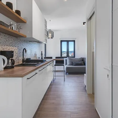 Jonathan Apartment