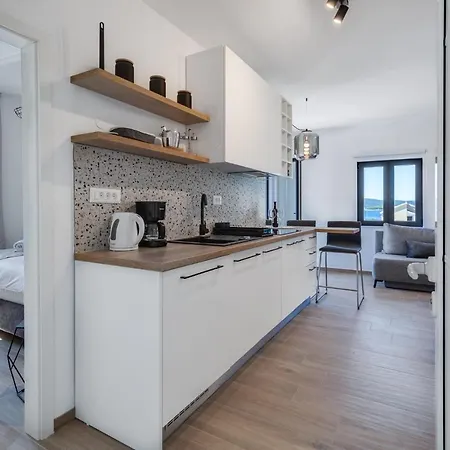 Jonathan Apartment *