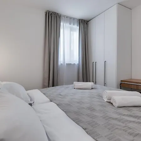 Jonathan Apartment
