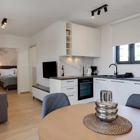 Jonathan Apartment *