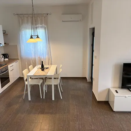 Jonathan Apartment *