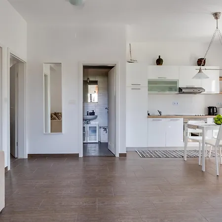 Jonathan Biograd Na Moru