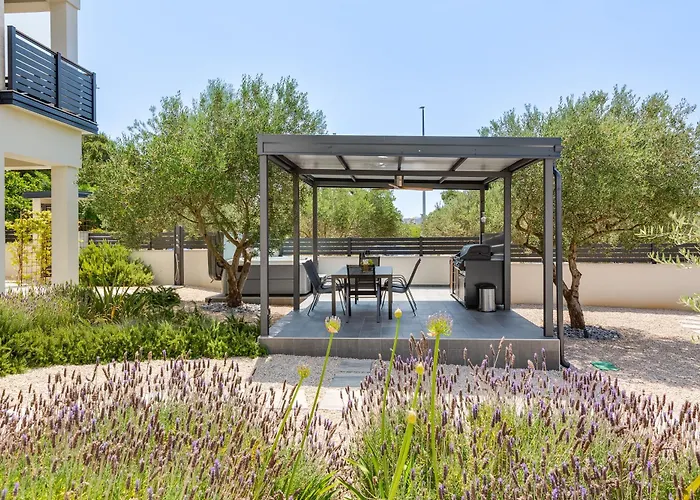 Апартаменты Jonathan Биоград-на-Мору