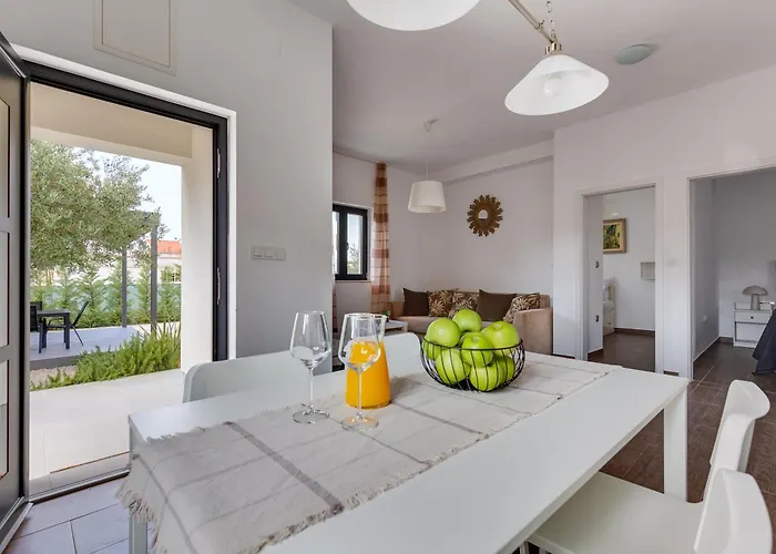 Jonathan Биоград-на-Мору